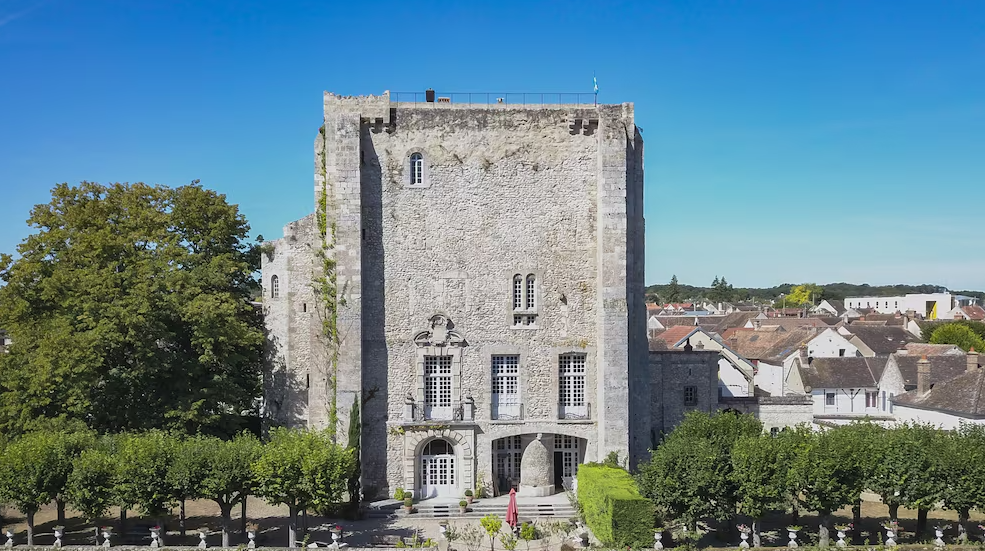 Donjon de Moret-sur-Loing, France